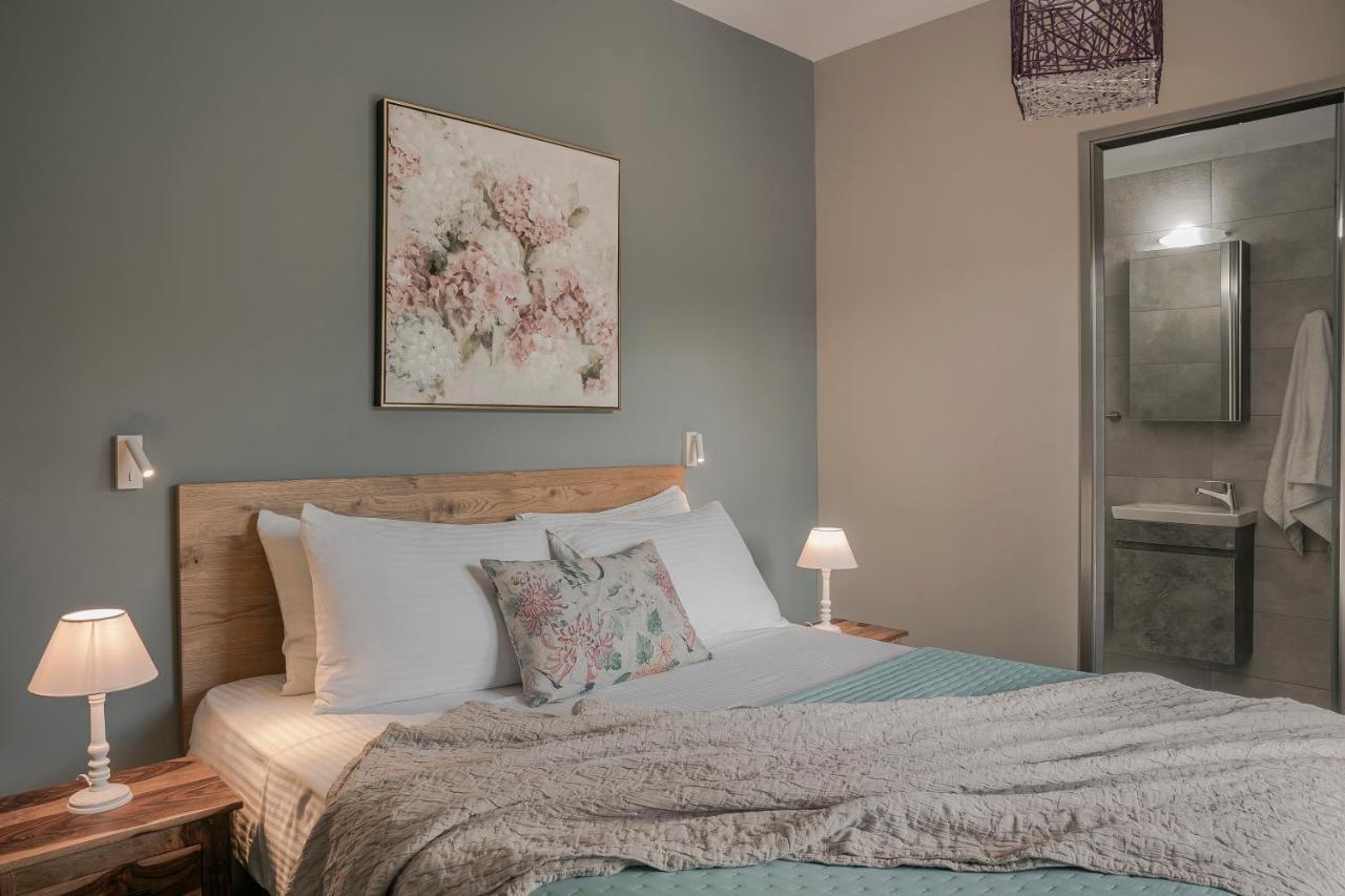 Queen Bee Residence *