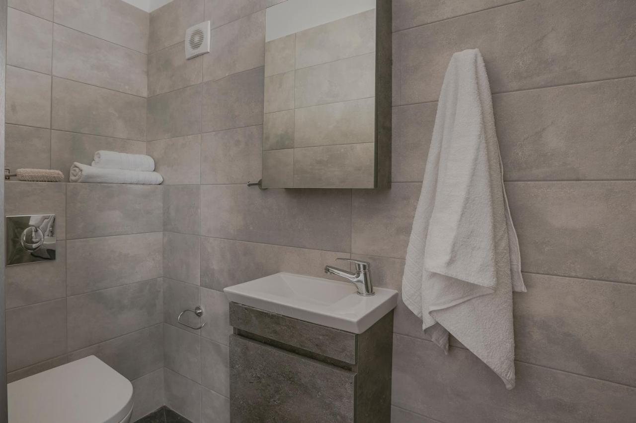 Queen Bee Residence Apartment